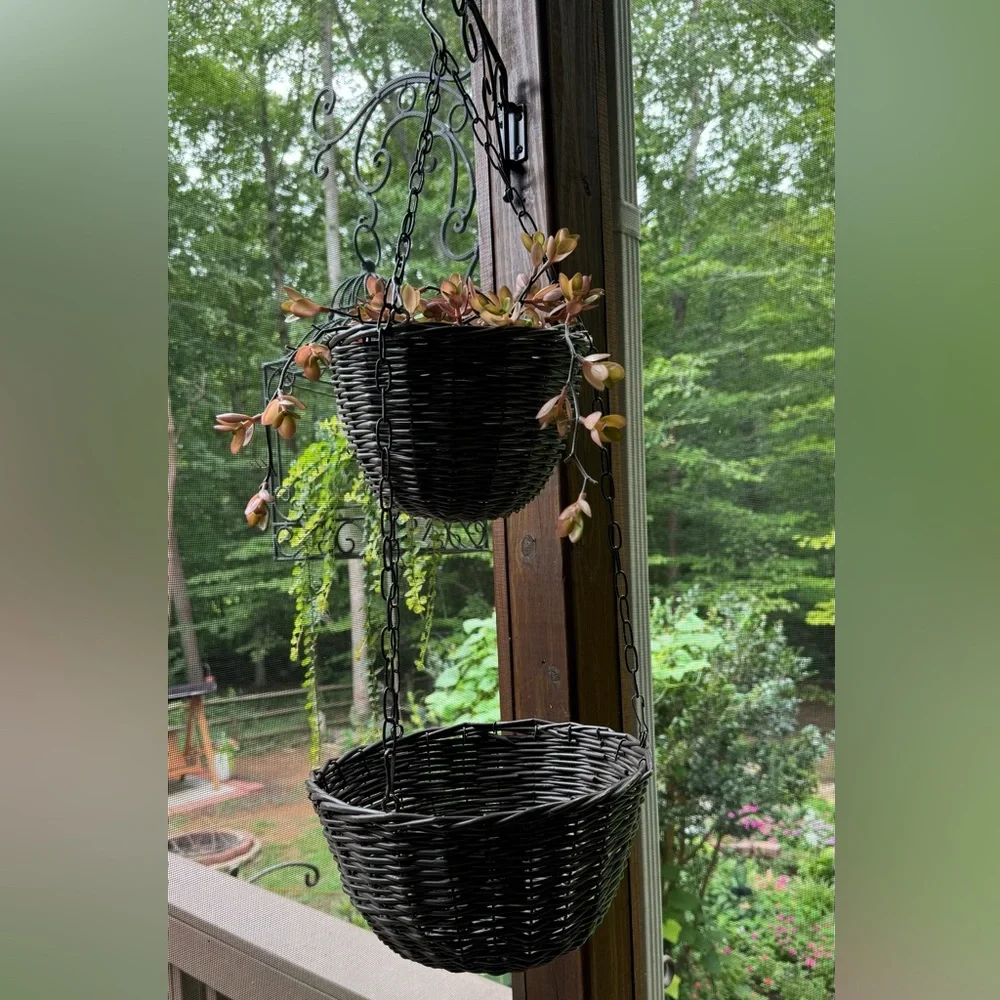Sur La Table …Madeline ..Hanging Basket / .. 2 here’s… NWT